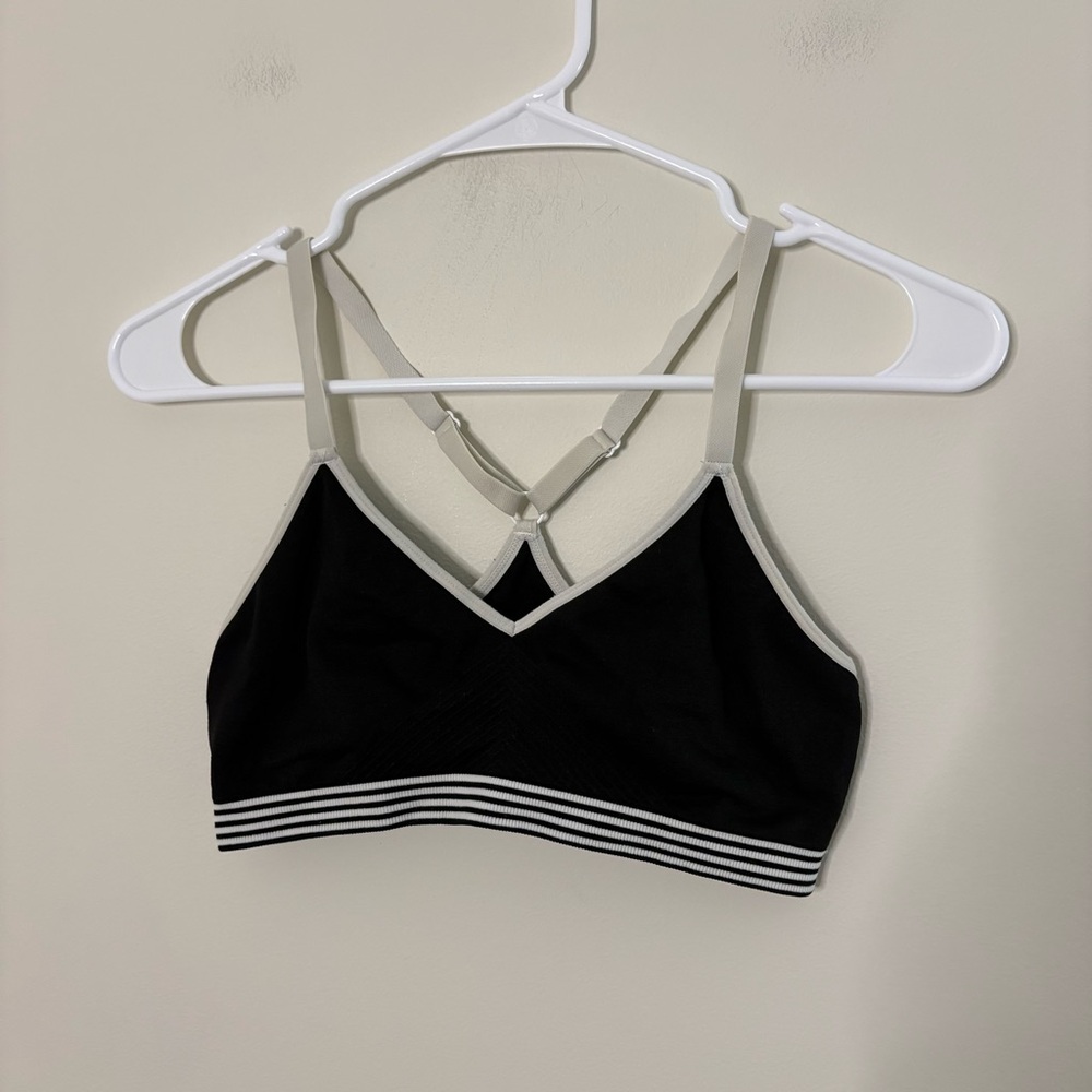 Black & Cream Seamless Strappy Bralette Fabletics Measures XS/Small